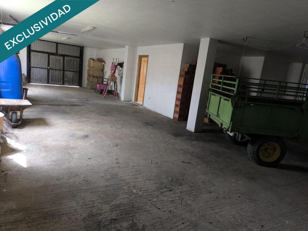 4 bedroom Finca/Country House for sale in Quintana del Castillo with garage - € 185,000 (Ref: 9721546)