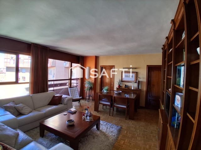 4 slaapkamer Appartement te koop in Media Legua, Madrid stad - € 800.000 (Ref: 9721552)