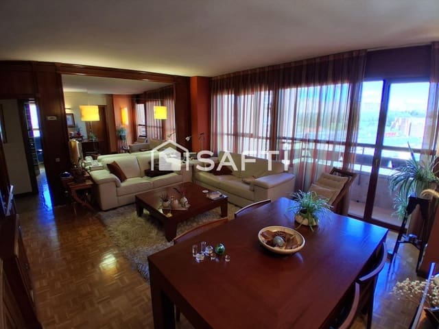 4 slaapkamer Appartement te koop in Media Legua, Madrid stad - € 800.000 (Ref: 9721552)