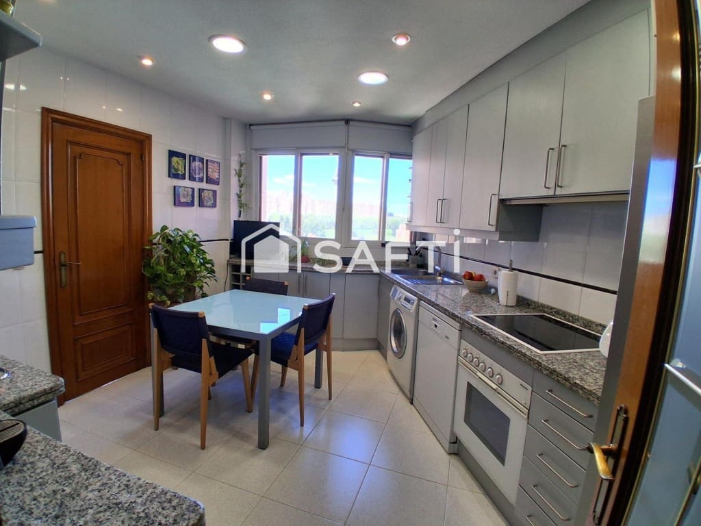 4 slaapkamer Appartement te koop in Madrid stad - € 800.000 (Ref: 9721552)