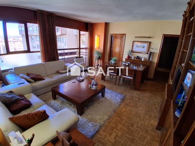 4 slaapkamer Appartement te koop in Media Legua, Madrid stad - € 800.000 (Ref: 9721552)