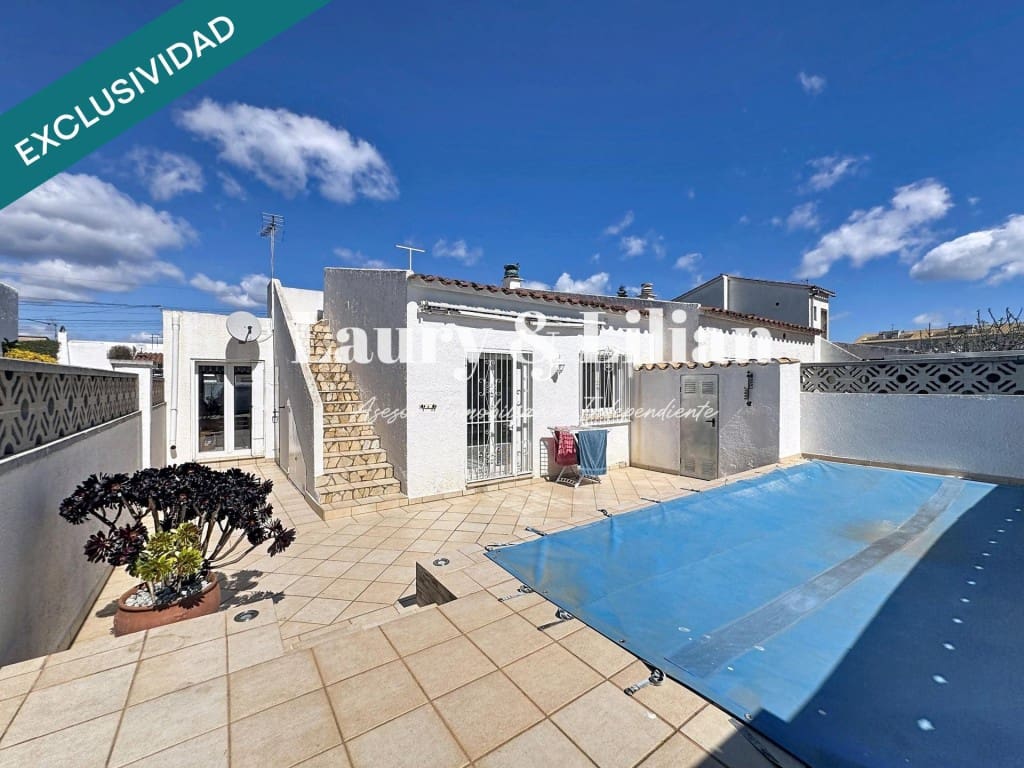 2 bedroom Villa for sale in Empuriabrava with pool - € 249,000 (Ref: 9726570)