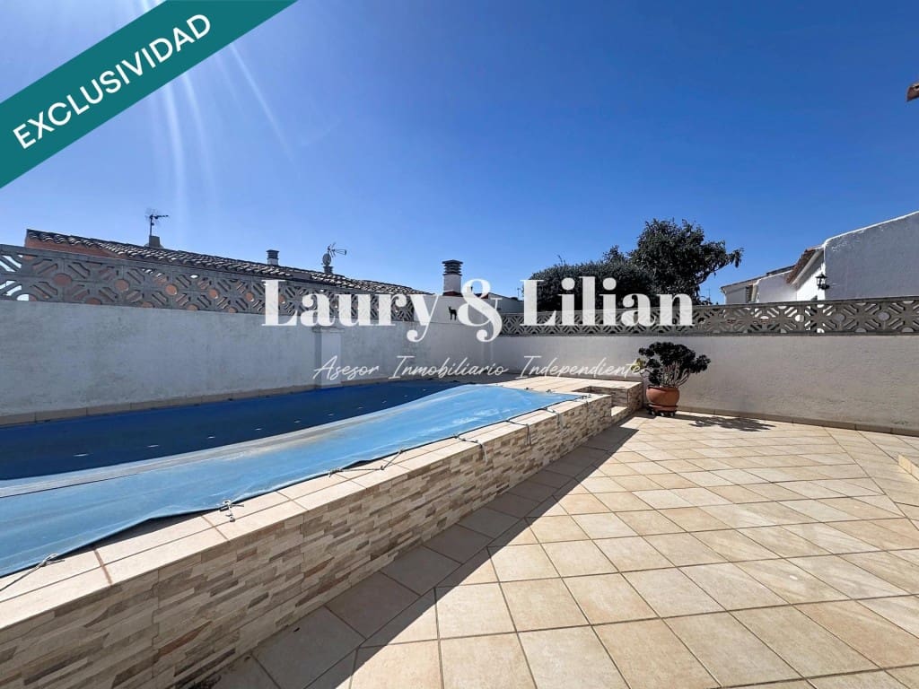 2 bedroom Villa for sale in Empuriabrava with pool - € 249,000 (Ref: 9726570)