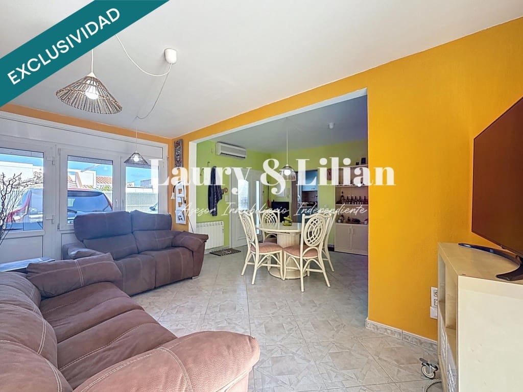 2 bedroom Villa for sale in Empuriabrava with pool - € 249,000 (Ref: 9726570)