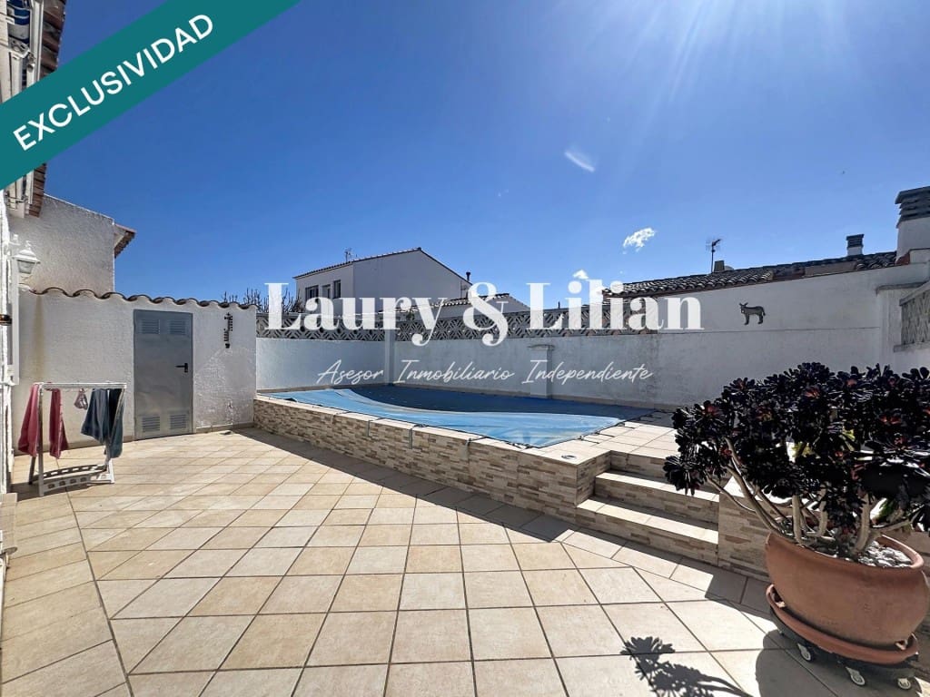 2 bedroom Villa for sale in Empuriabrava with pool - € 249,000 (Ref: 9726570)