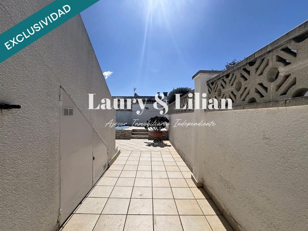 2 bedroom Villa for sale in Empuriabrava with pool - € 249,000 (Ref: 9726570)