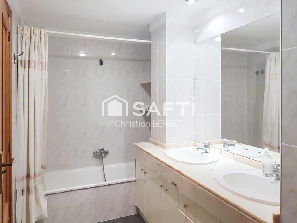 4 bedroom Apartment for sale in Valencia city - € 420,000 (Ref: 9726571)