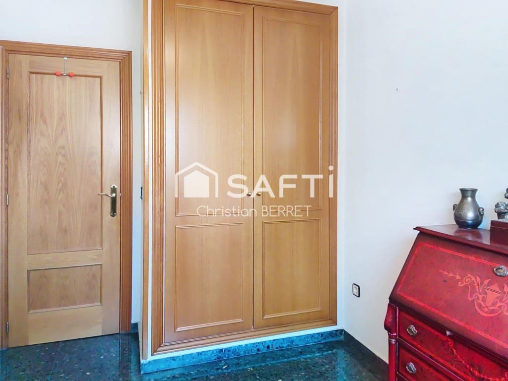 4 bedroom Apartment for sale in Valencia city - € 420,000 (Ref: 9726571)