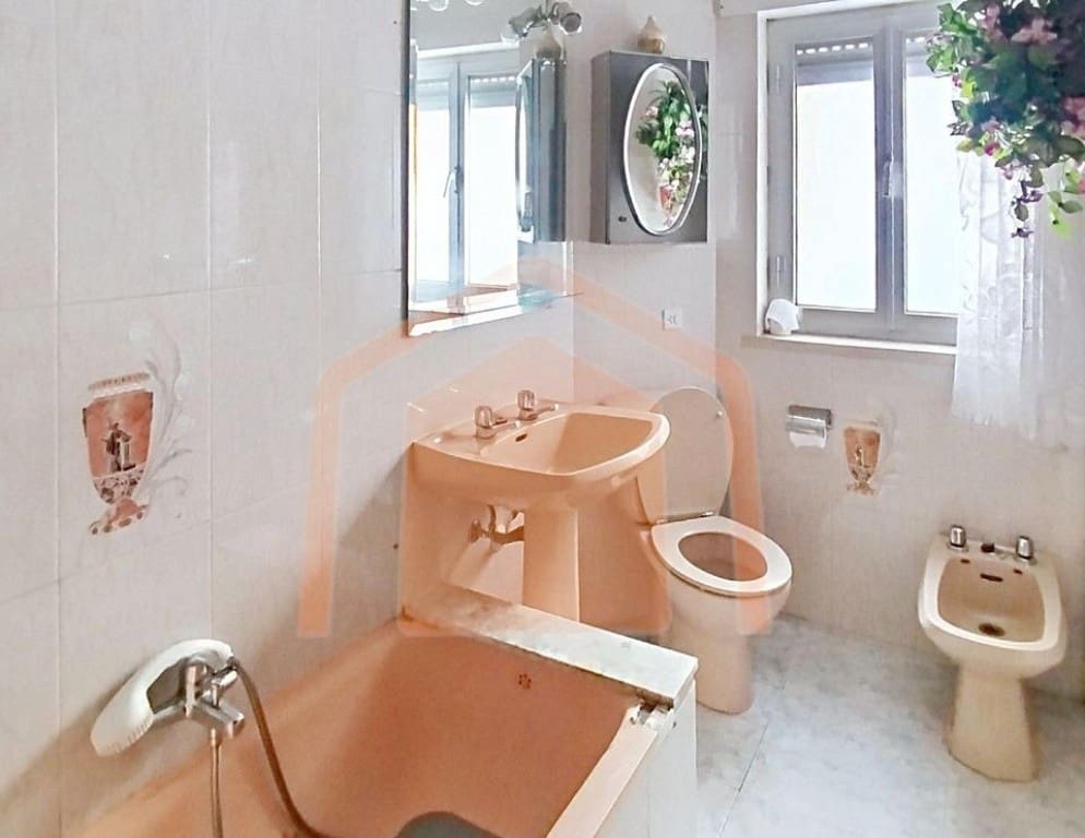 4 bedroom Apartment for sale in Salamanca city - € 320,000 (Ref: 9731986)