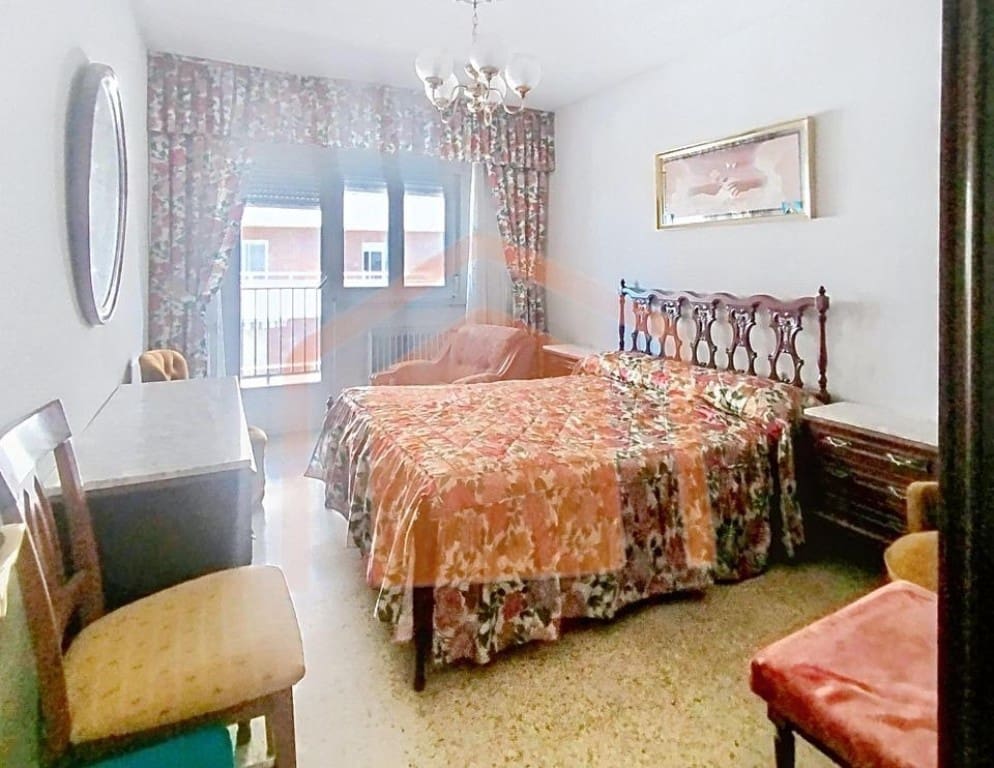 4 bedroom Apartment for sale in Salamanca city - € 320,000 (Ref: 9731986)