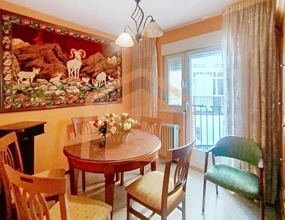 4 bedroom Apartment for sale in Salamanca city - € 320,000 (Ref: 9731986)