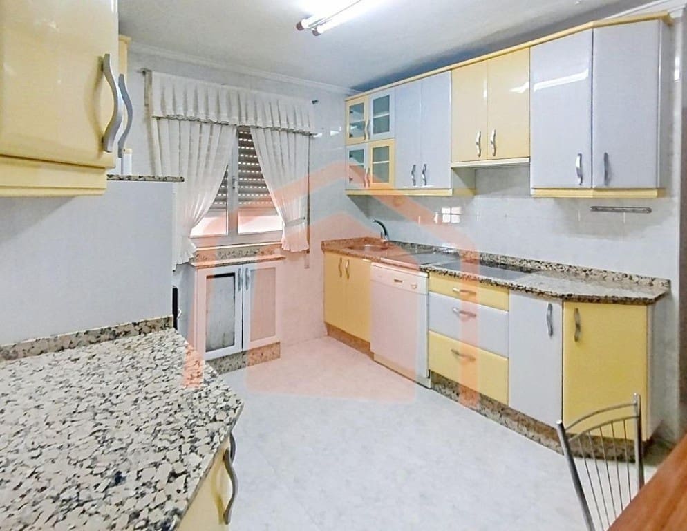 4 bedroom Apartment for sale in Salamanca city - € 320,000 (Ref: 9731986)