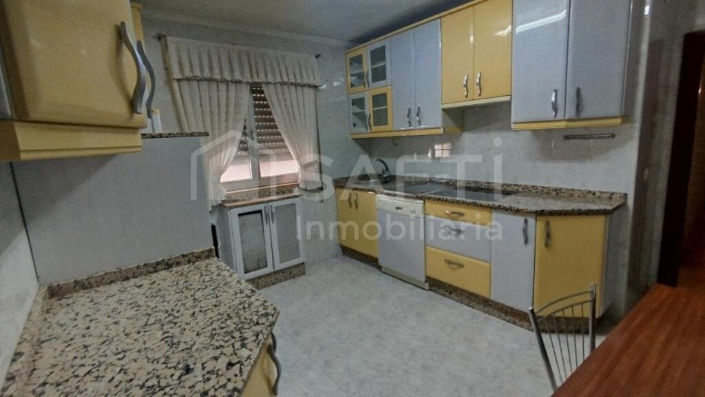 4 bedroom Apartment for sale in Salamanca city - € 310,000 (Ref: 9731986)