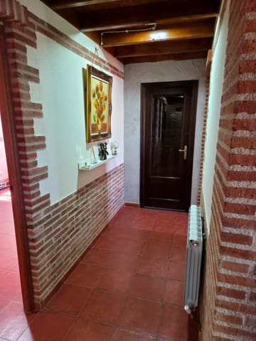 3 bedroom Villa for sale in Calzada de Valdunciel - € 209,900 (Ref: 9731987)