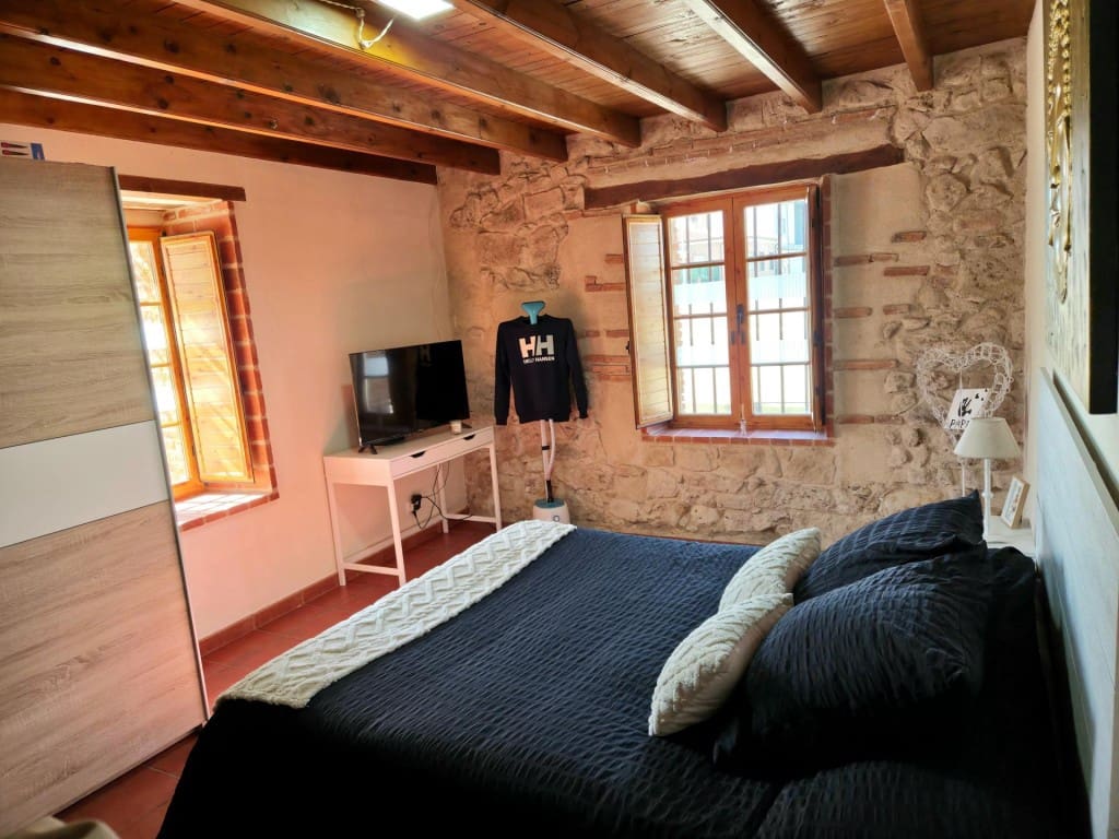 3 bedroom Villa for sale in Calzada de Valdunciel - € 209,900 (Ref: 9731987)