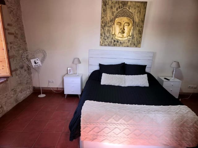 3 bedroom Villa for sale in Calzada de Valdunciel - € 209,900 (Ref: 9731987)