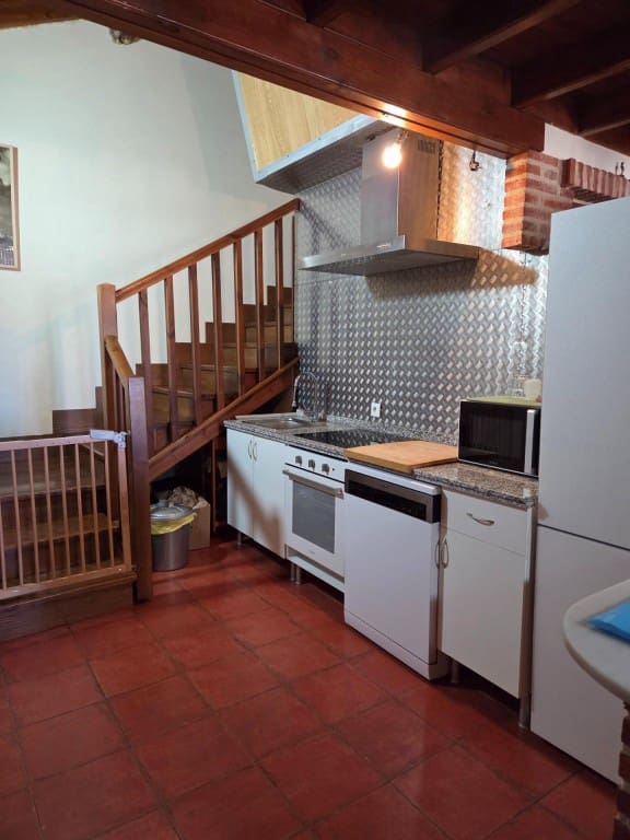 3 bedroom Villa for sale in Calzada de Valdunciel - € 209,900 (Ref: 9731987)
