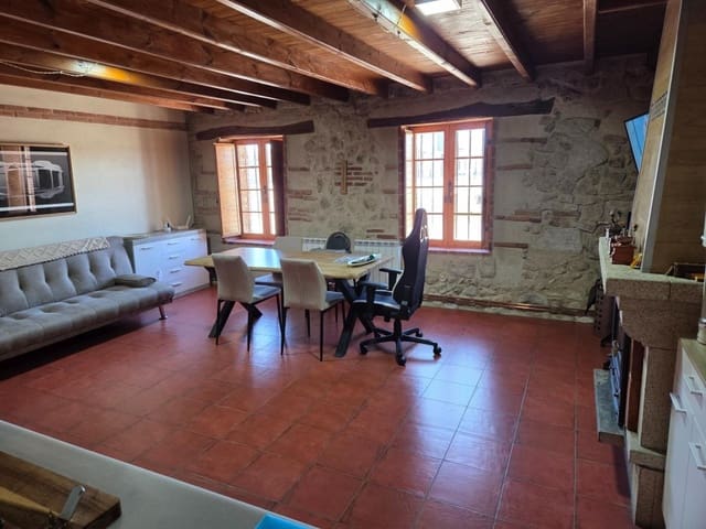 3 bedroom Villa for sale in Calzada de Valdunciel - € 209,900 (Ref: 9731987)