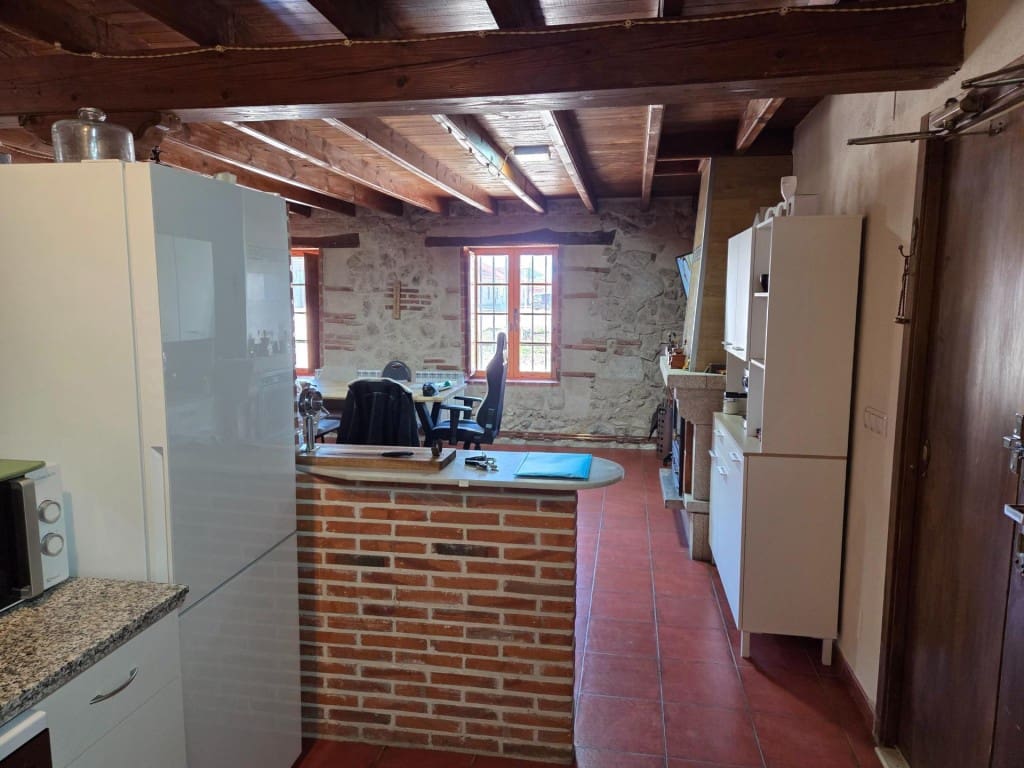 3 bedroom Villa for sale in Calzada de Valdunciel - € 209,900 (Ref: 9731987)