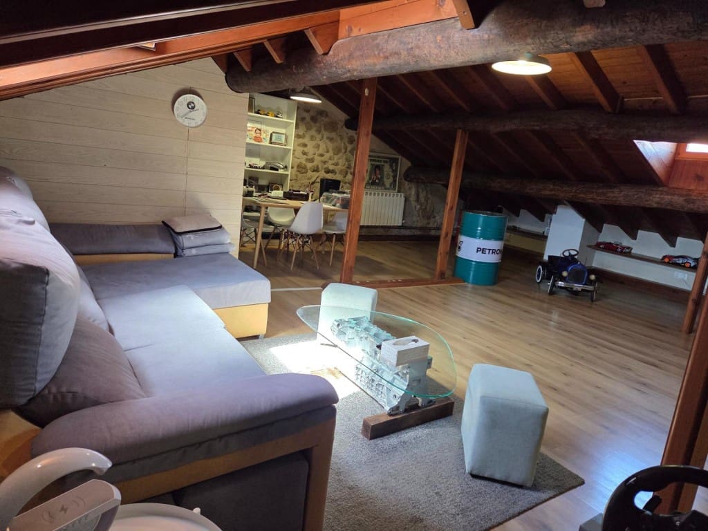 3 bedroom Villa for sale in Calzada de Valdunciel - € 209,900 (Ref: 9731987)