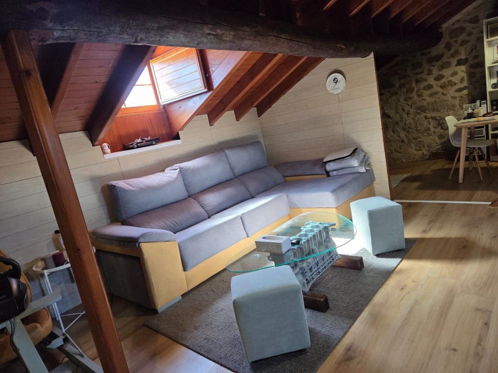 3 bedroom Villa for sale in Calzada de Valdunciel - € 209,900 (Ref: 9731987)