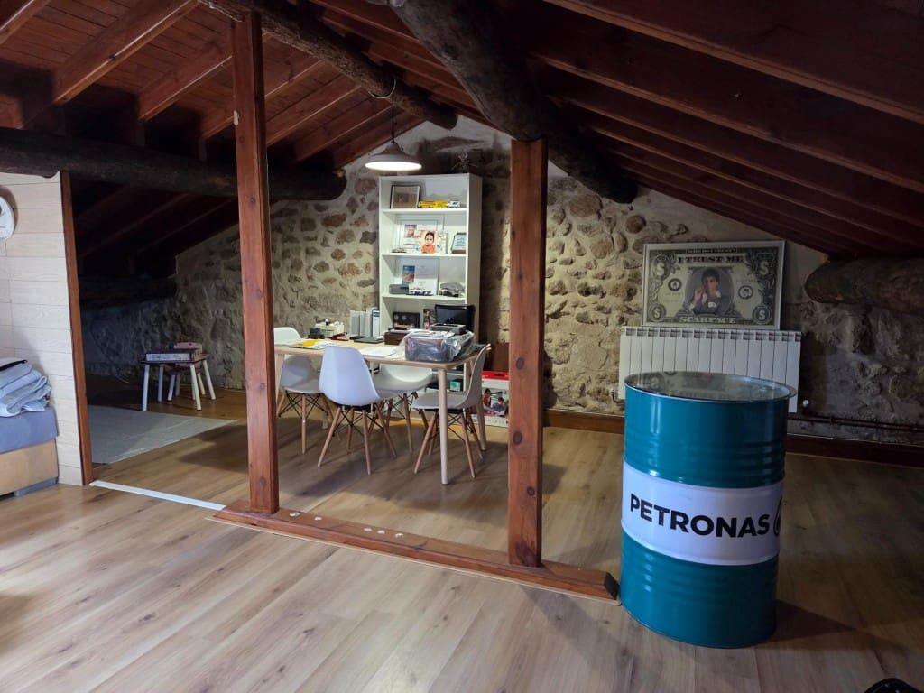 3 bedroom Villa for sale in Calzada de Valdunciel - € 209,900 (Ref: 9731987)