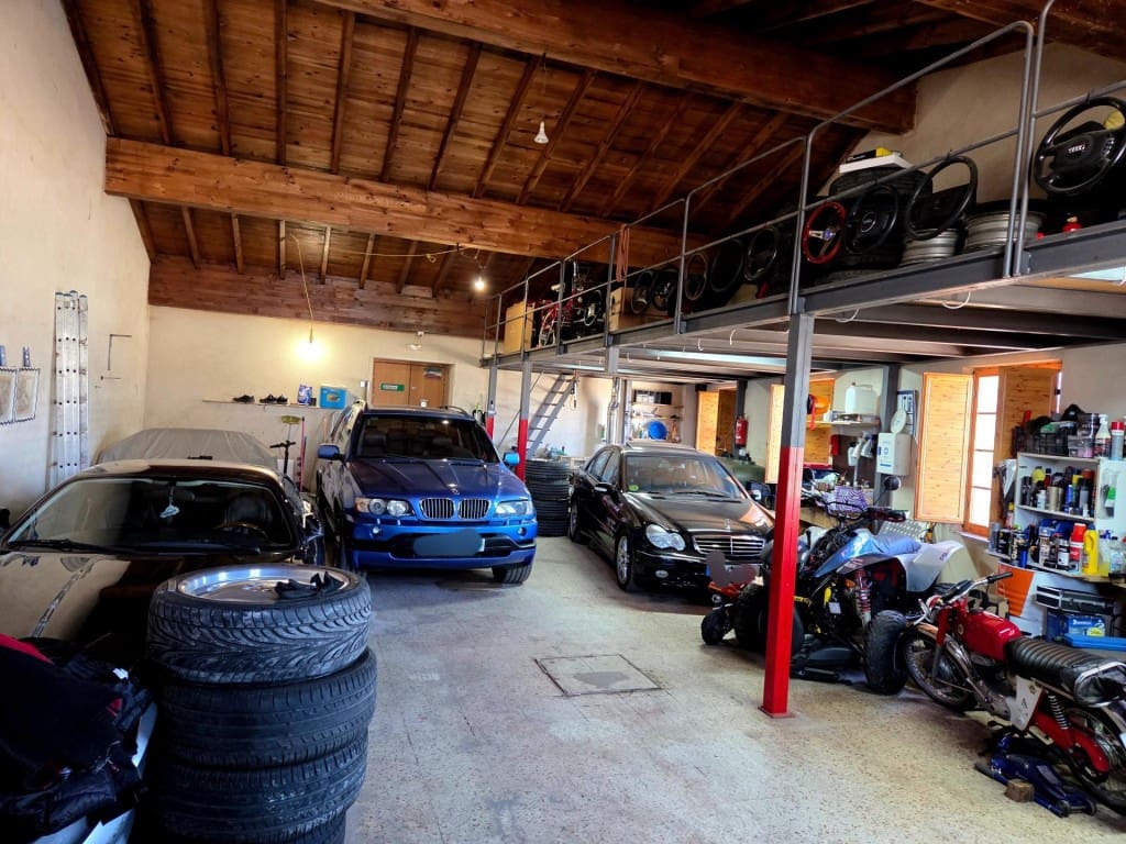 3 bedroom Villa for sale in Calzada de Valdunciel - € 209,900 (Ref: 9731987)