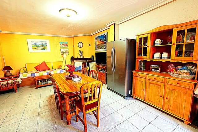 2 bedroom Villa for sale in Cacabelos with garage - € 87,000 (Ref: 9731988)