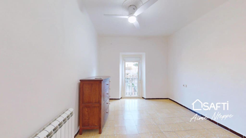 6 bedroom Villa for rent in Parlava with garage - € 1,200 (Ref: 9735451)