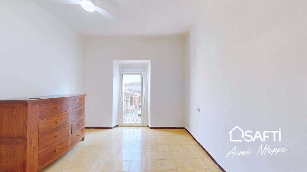 6 bedroom Villa for rent in Parlava with garage - € 1,200 (Ref: 9735451)