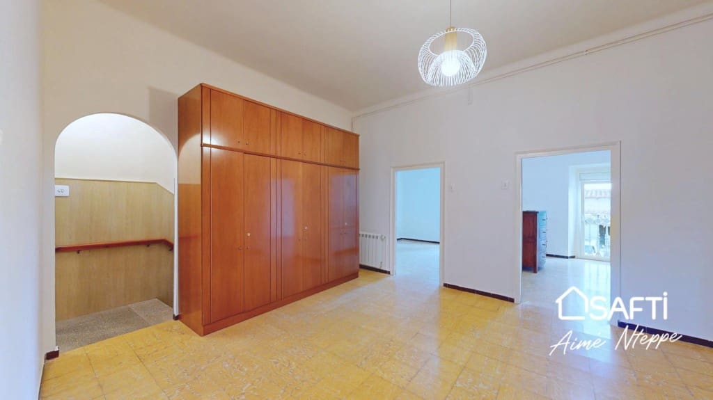 6 bedroom Villa for rent in Parlava with garage - € 1,200 (Ref: 9735451)