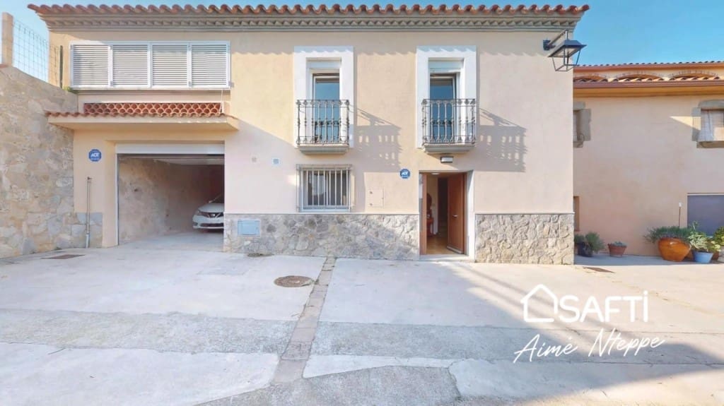 6 bedroom Villa for rent in Parlava with garage - € 1,200 (Ref: 9735451)