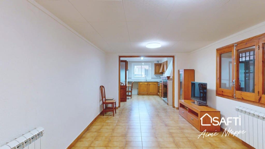 6 bedroom Villa for rent in Parlava with garage - € 1,200 (Ref: 9735451)