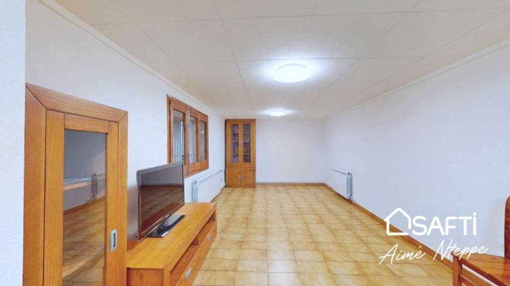 6 bedroom Villa for rent in Parlava with garage - € 1,200 (Ref: 9735451)