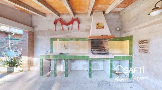 6 bedroom Villa for rent in Parlavà with garage - € 1,200 (Ref: 9735451)