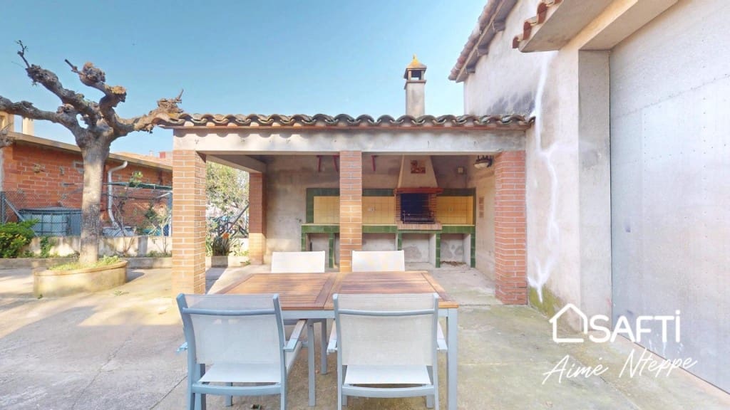 6 bedroom Villa for rent in Parlava with garage - € 1,200 (Ref: 9735451)