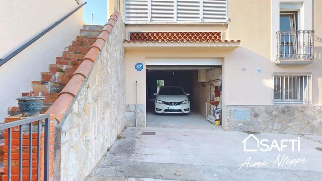 6 bedroom Villa for rent in Parlava with garage - € 1,200 (Ref: 9735451)