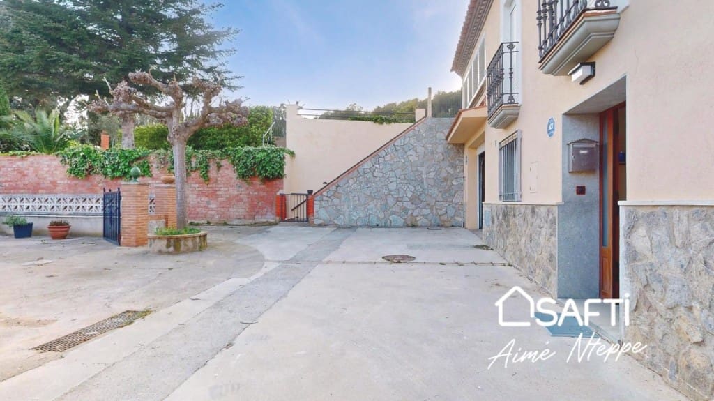 6 bedroom Villa for rent in Parlava with garage - € 1,200 (Ref: 9735451)