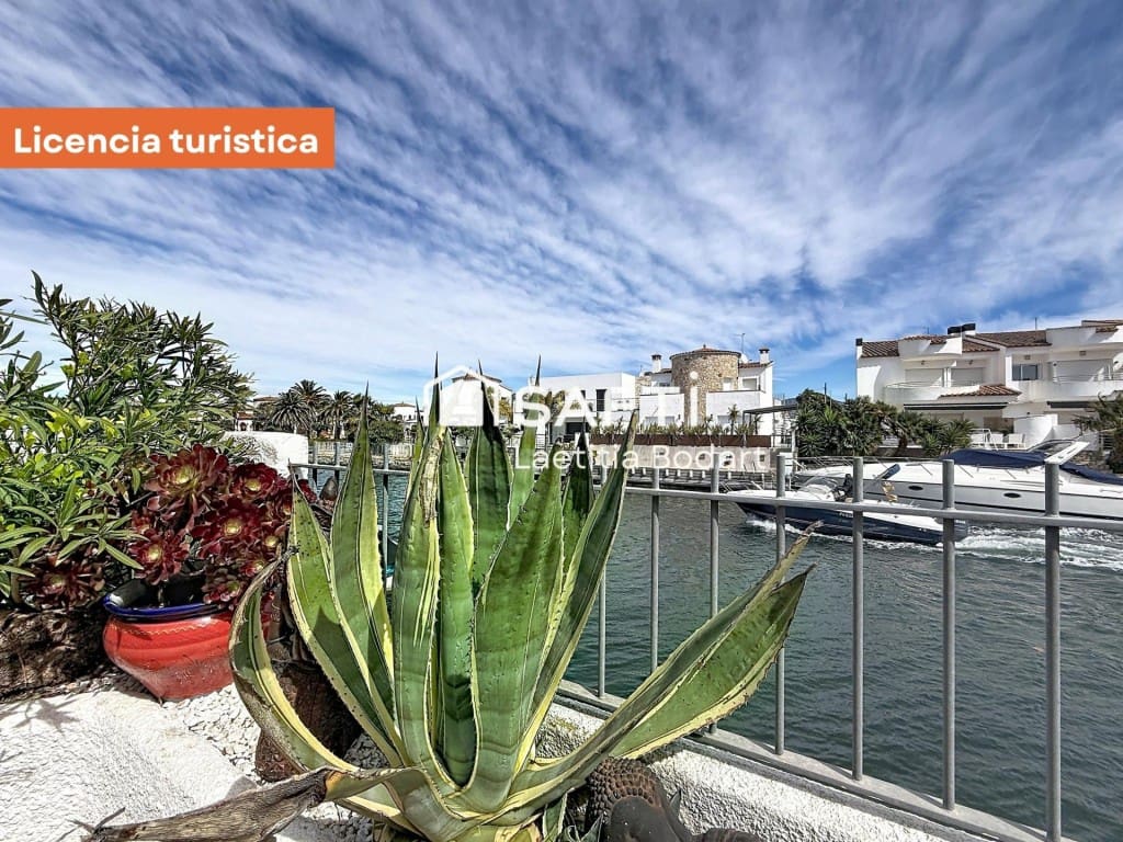 4 Zimmer Villa zu verkaufen in Empuriabrava - 475.000 € (Ref: 9735452)