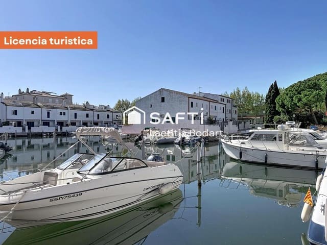 4 bedroom Villa for sale in Empuriabrava, Castelló d'Empúries - € 475,000 (Ref: 9735452)