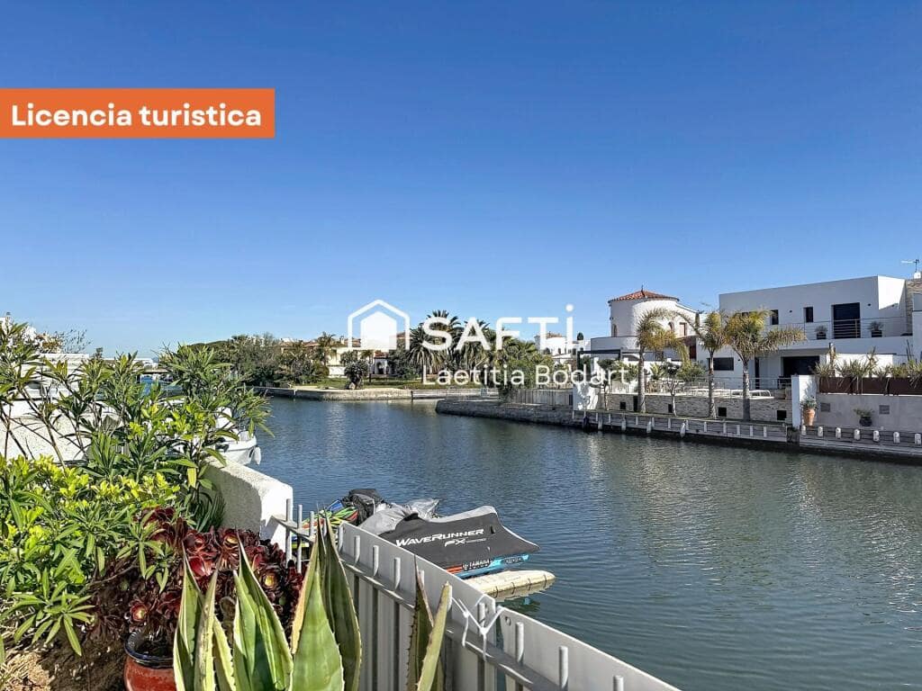 4 makuuhuone Huvila myytävänä paikassa Empuriabrava - 475 000 € (Ref: 9735452)