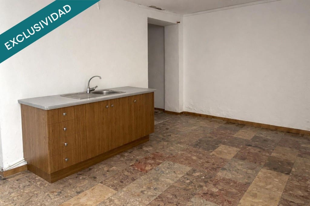 7 bedroom Terraced Villa for sale in Almansa - € 200,000 (Ref: 9735460)