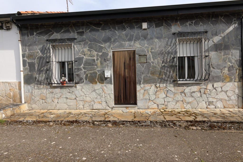 2 bedroom Terraced Villa for sale in Molinaseca - € 55,000 (Ref: 9735464)