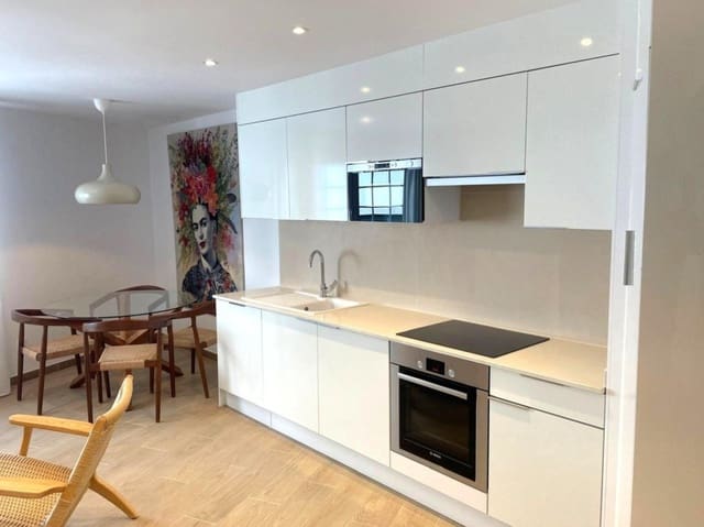 Apartamento de 2 habitaciones en Santiago de Compostela en alquiler - 800 € (Ref: 9738438)