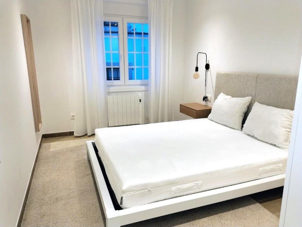 2 bedroom Apartment for rent in Santiago de Compostela - € 800 (Ref: 9738438)