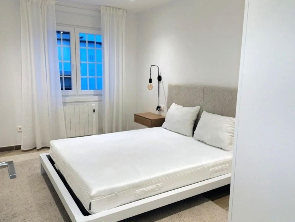 2 bedroom Apartment for rent in Santiago de Compostela - € 800 (Ref: 9738438)