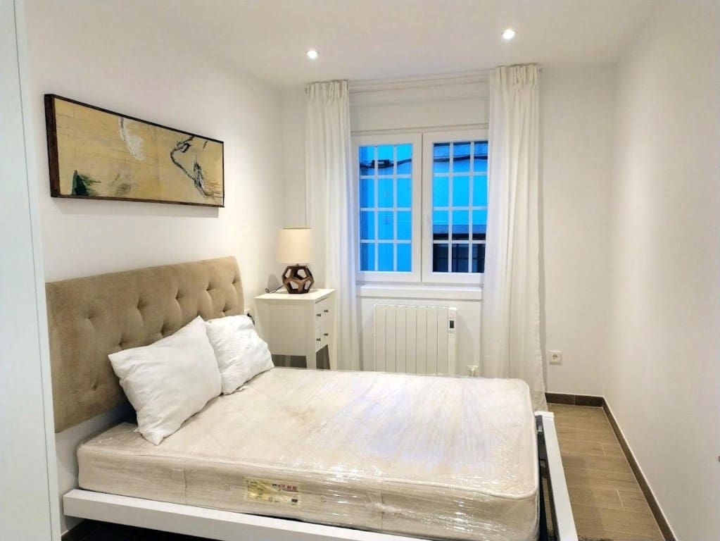 2 bedroom Apartment for rent in Santiago de Compostela - € 800 (Ref: 9738438)