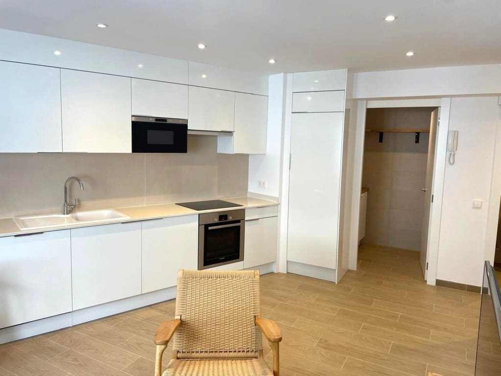 2 bedroom Apartment for rent in Santiago de Compostela - € 800 (Ref: 9738438)