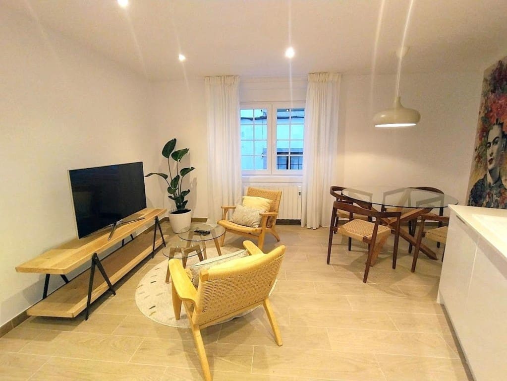 2 bedroom Apartment for rent in Santiago de Compostela - € 800 (Ref: 9738438)