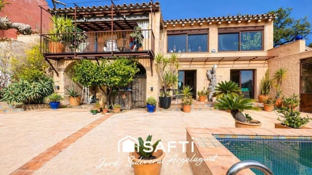 Chalet de 3 habitaciones en Cantallops en venta con piscina - 980.000 € (Ref: 9738440)
